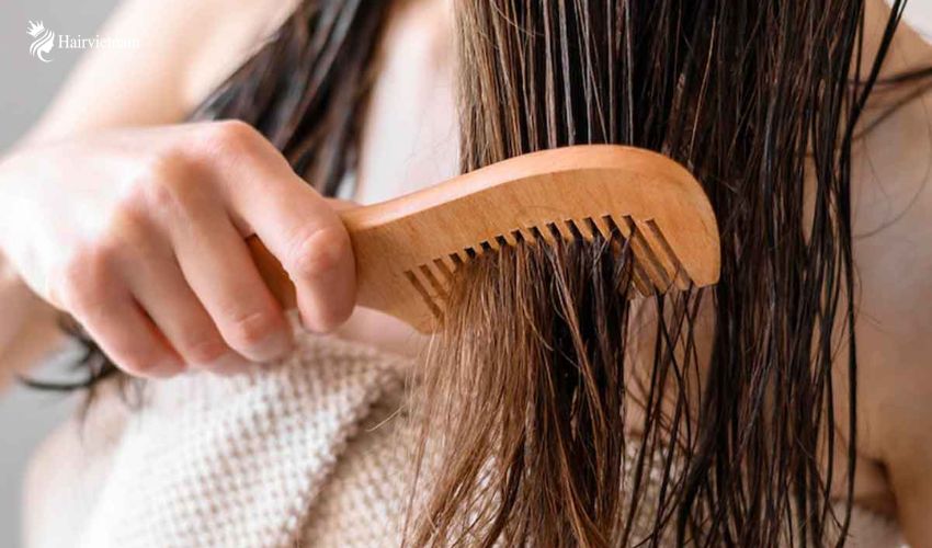 How to brush wet hair